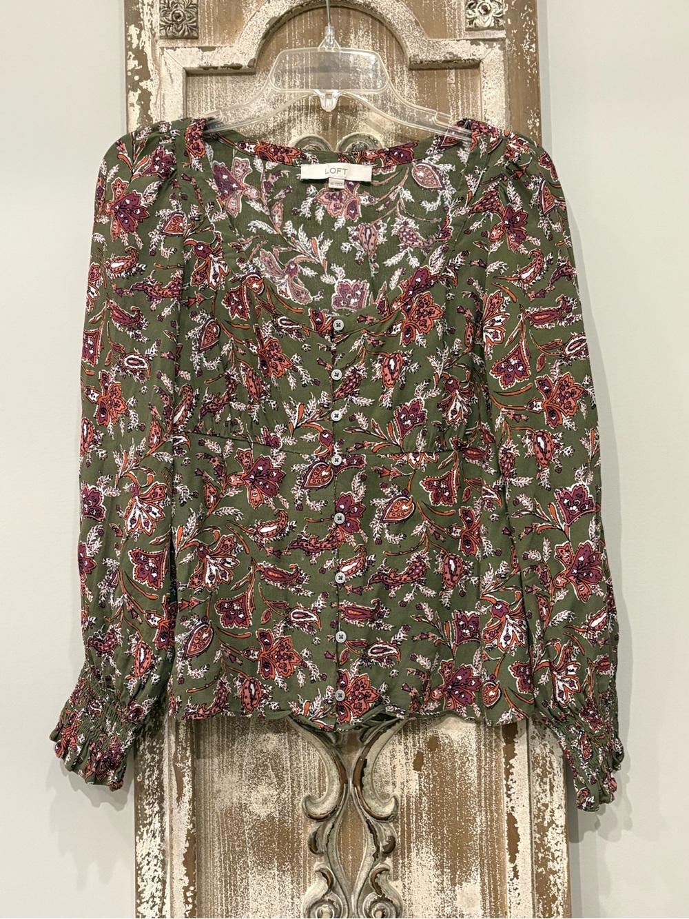 EUC Women’s LOFT Olive Green Paisley Slightly Cropped Floral Blouse (XS)